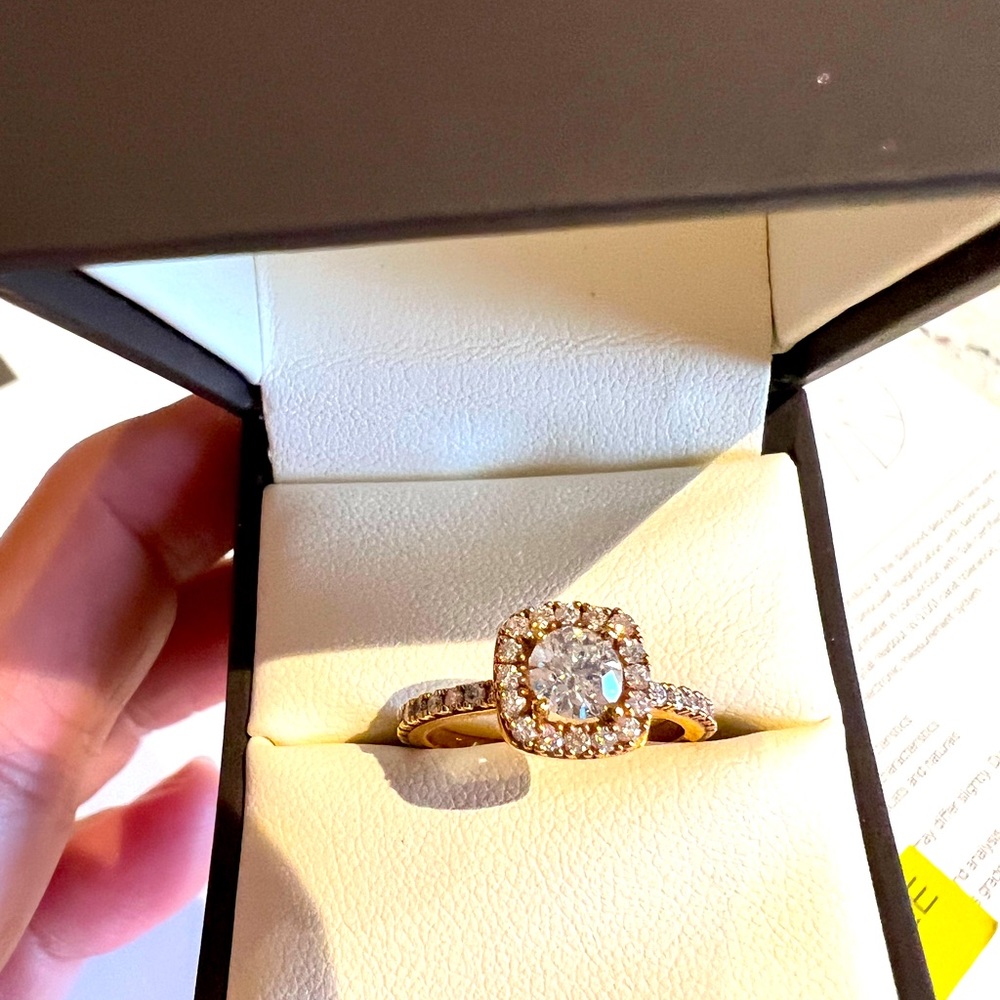 *New* and Authentic Round Brilliant Diamond Ring